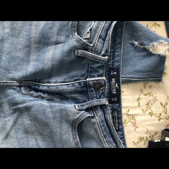 Hollister Ripped Jeans - Picture 1 of 3